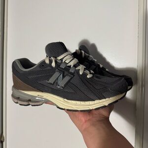 New Balance Men's Black and Tan Sneakers. (No box)